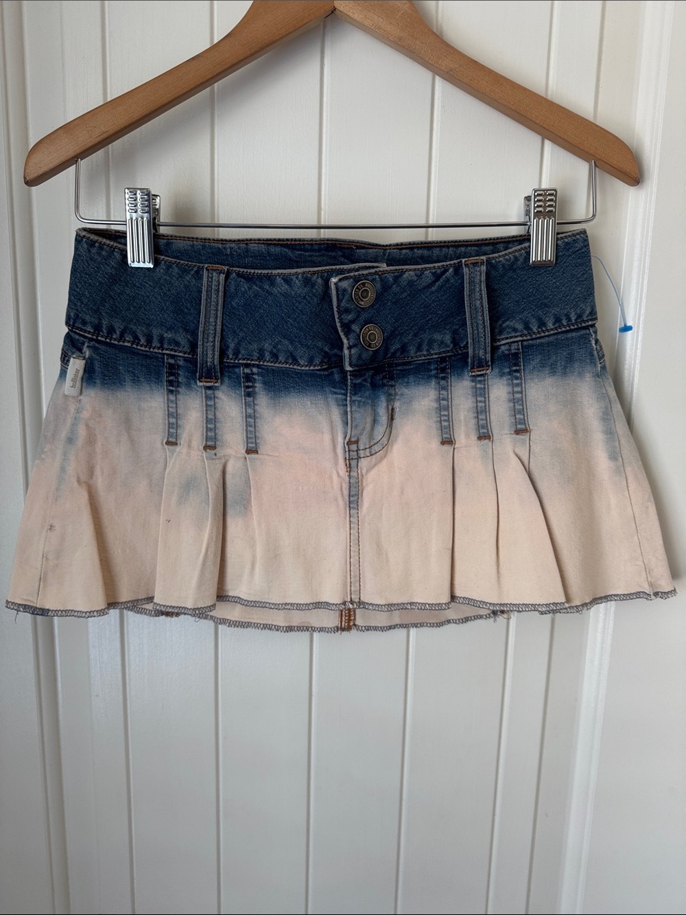 Hollister Blue-to-Cream Pleated Ombre Mini Skirt